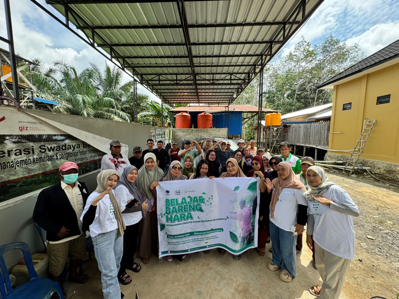 HARA team and farmers at a Belajar Bareng HARA field support session